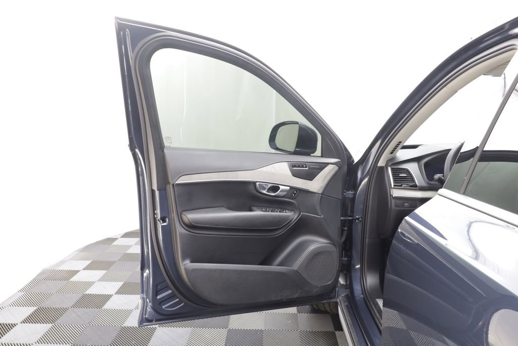 Used 2023 Volvo XC90 B6 Ultimate w/ Protection Package Premier image 5