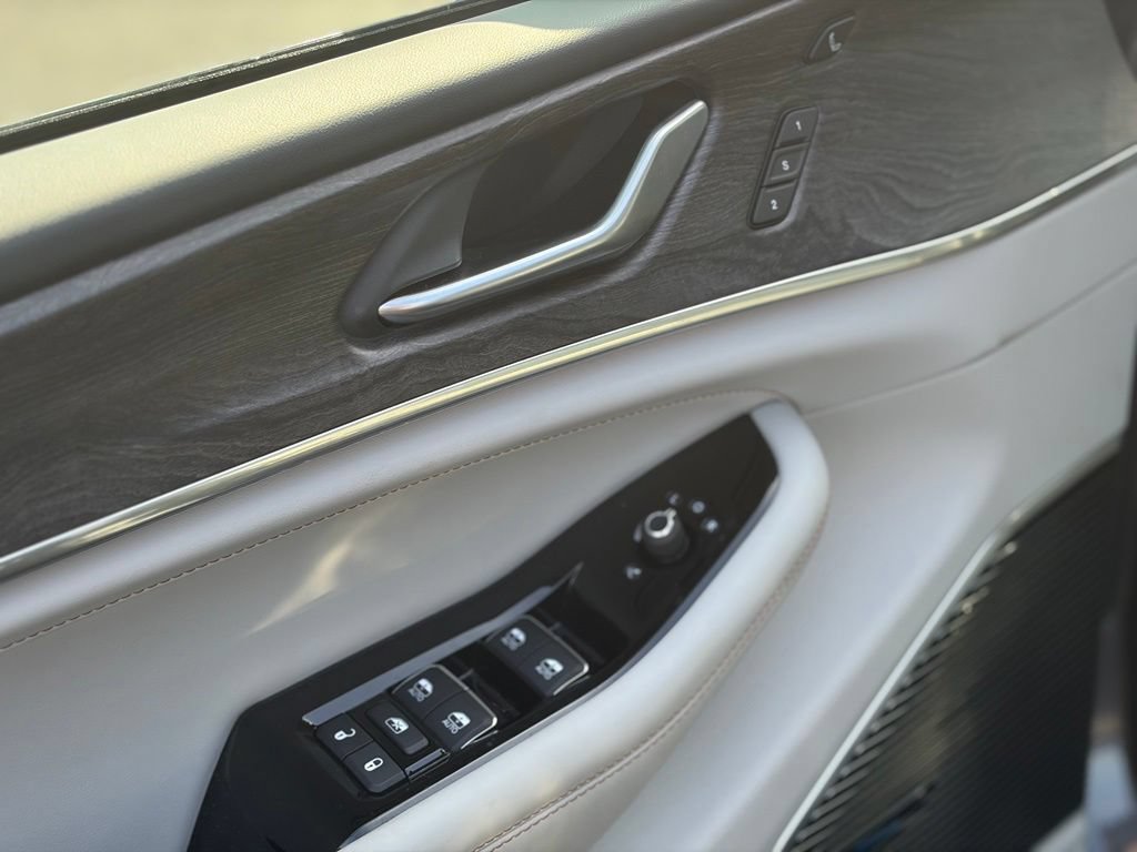 Used 2021 Jeep Grand Cherokee L Overland w/ Advanced Protech Group III AWD/4WD image 21