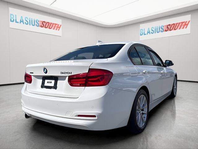 Used 2017 BMW 320i xDrive Sedan image 3