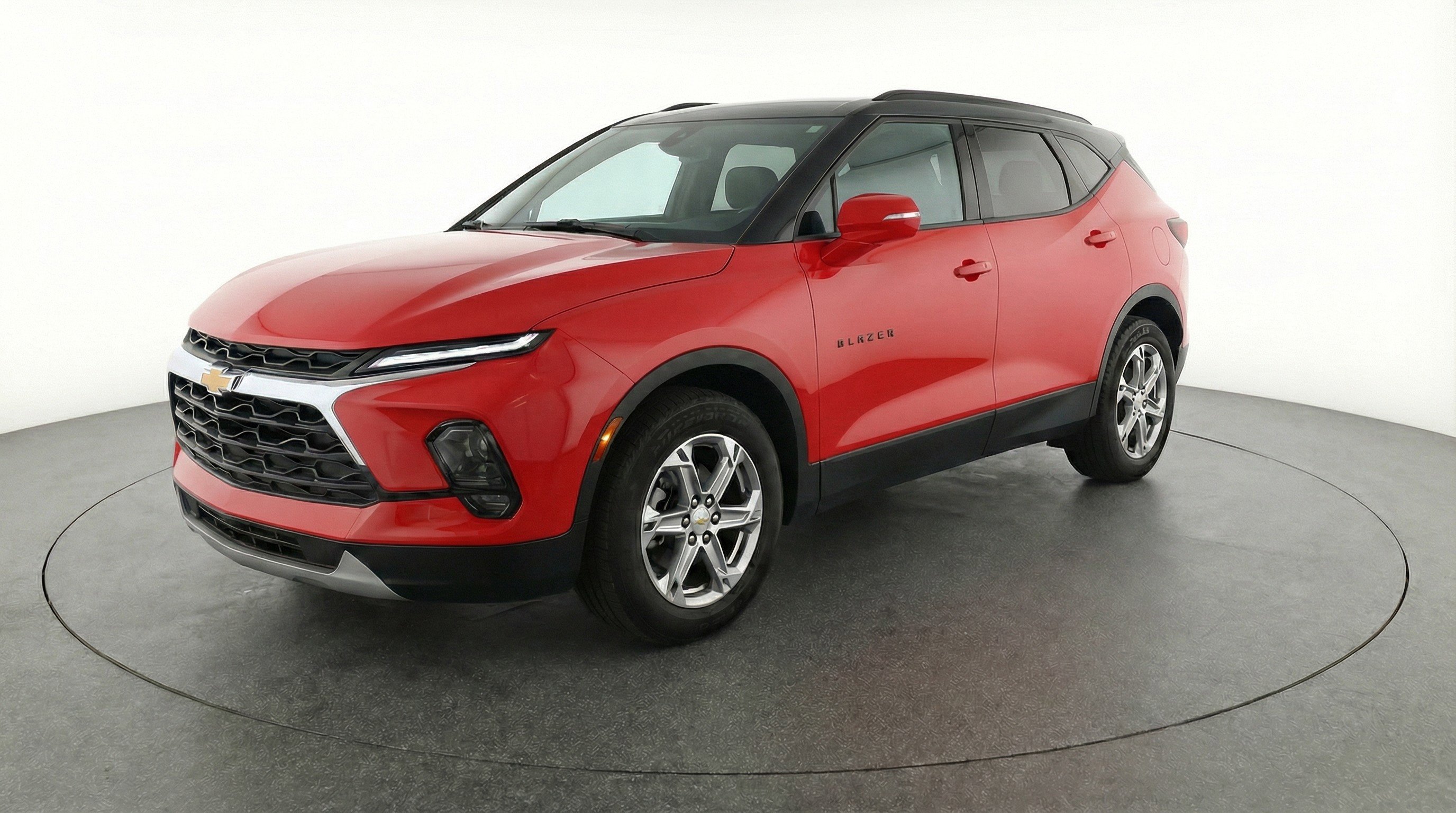 Used 2025 Chevrolet Blazer LT image 3