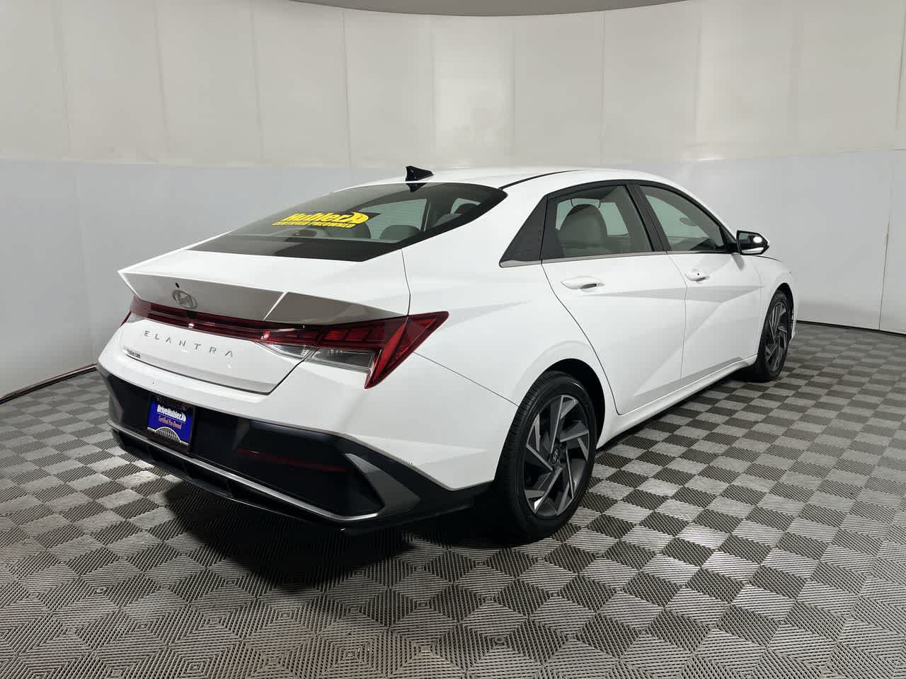 Used 2025 Hyundai Elantra SEL FWD image 8