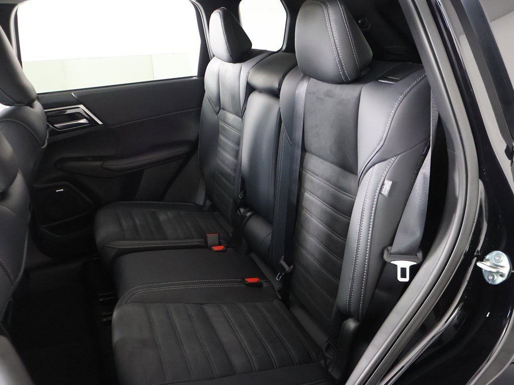 New 2026 Mitsubishi Outlander SE image 33