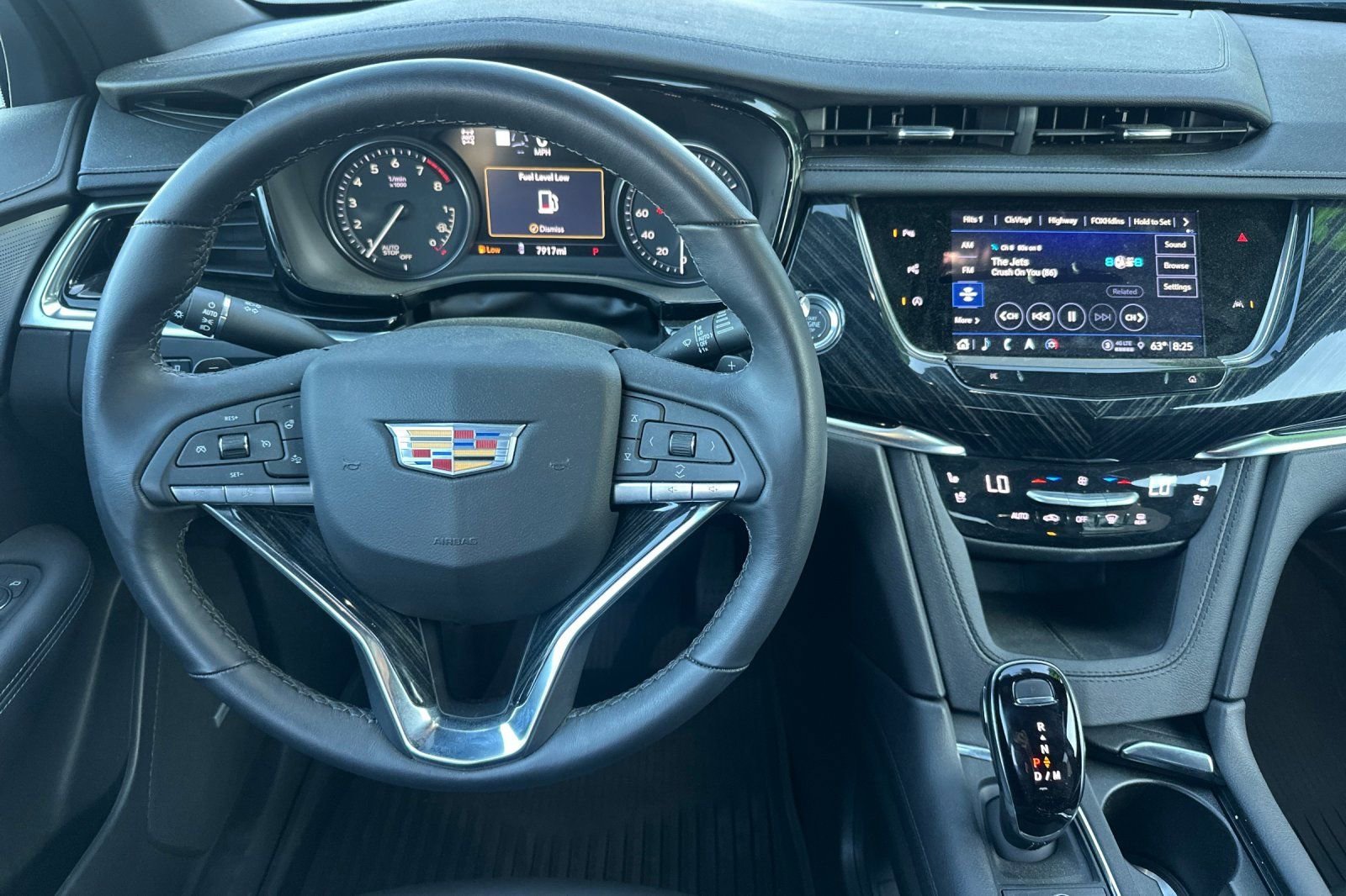 Used 2025 Cadillac XT6 Premium Luxury w/ Technology Package image 16