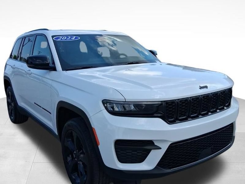 Used 2024 Jeep Grand Cherokee Altitude AWD/4WD image 1