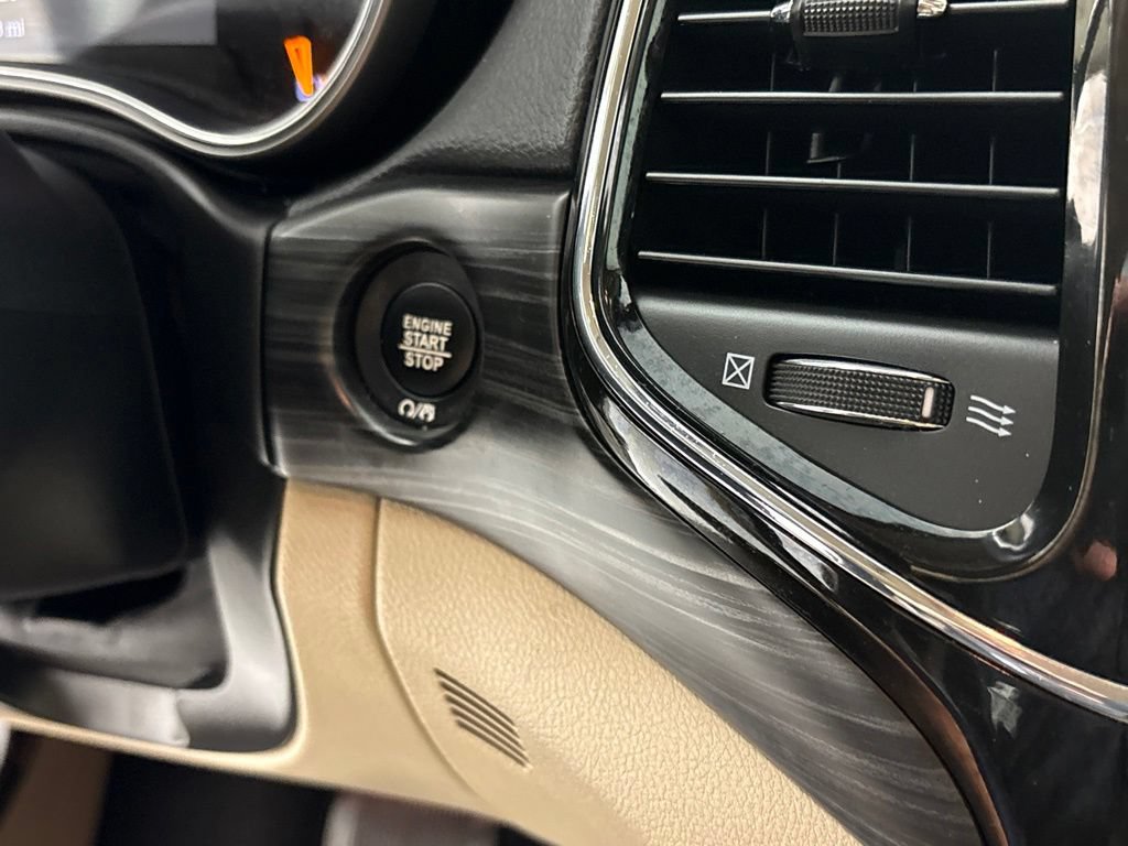Used 2022 Jeep Grand Cherokee Laredo E RWD image 28