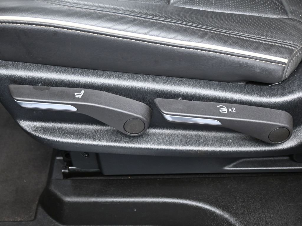 Used 2023 Cadillac Escalade Premium Luxury image 39