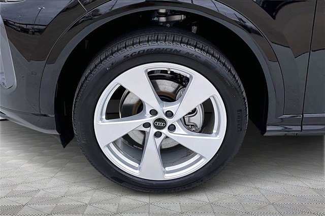New 2025 Audi Q5 Prestige image 12