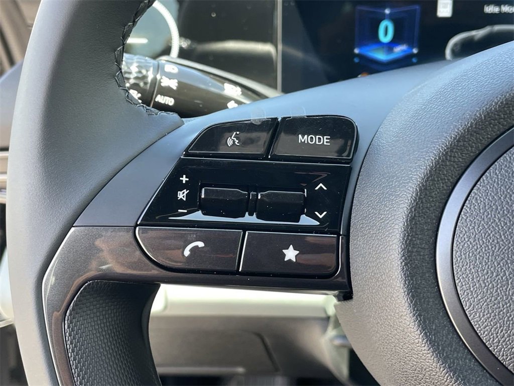 New 2025 Hyundai Elantra Limited image 30