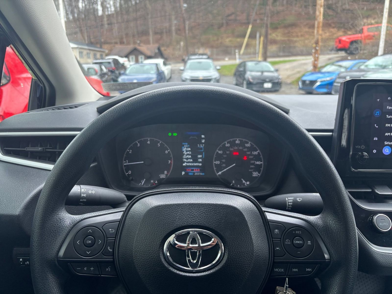 Used 2025 Toyota Corolla LE image 27