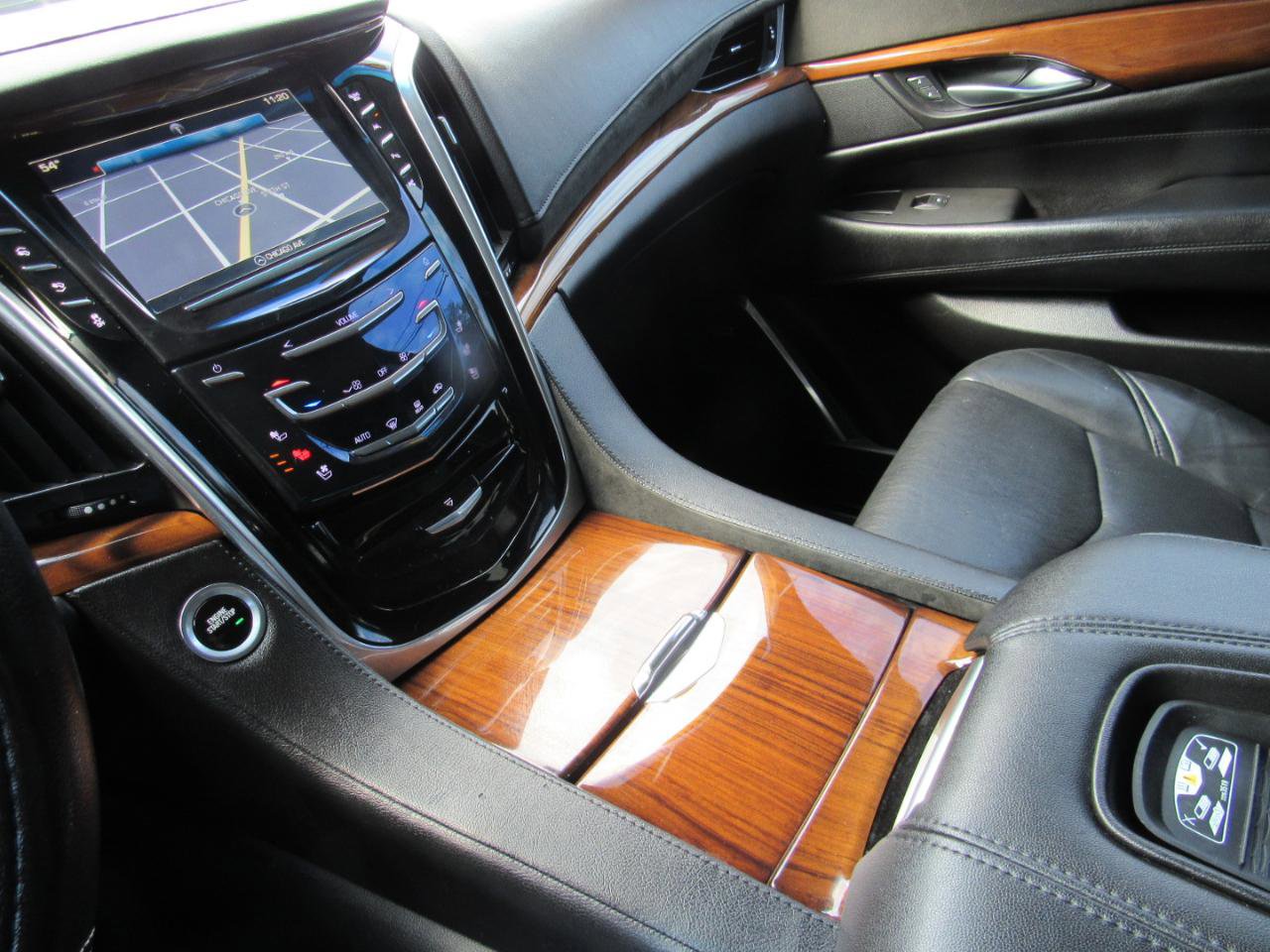 Used 2017 Cadillac Escalade Luxury AWD/4WD image 32