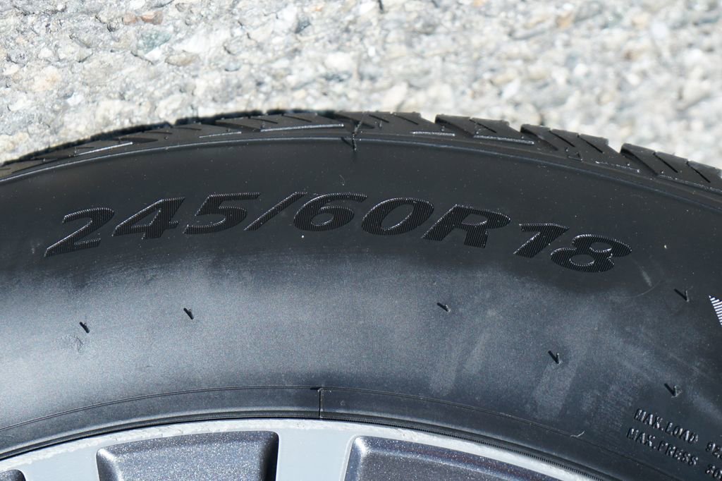 Used 2017 Toyota Highlander LE FWD image 39