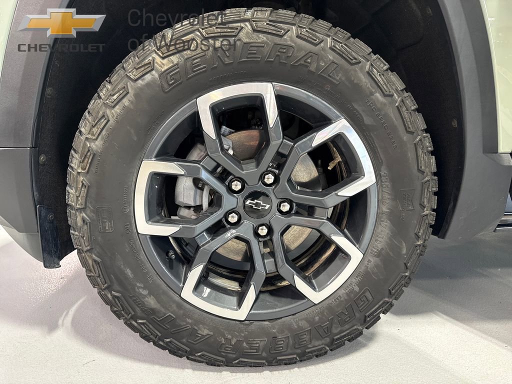 Used 2025 Chevrolet Equinox ACTIV image 42