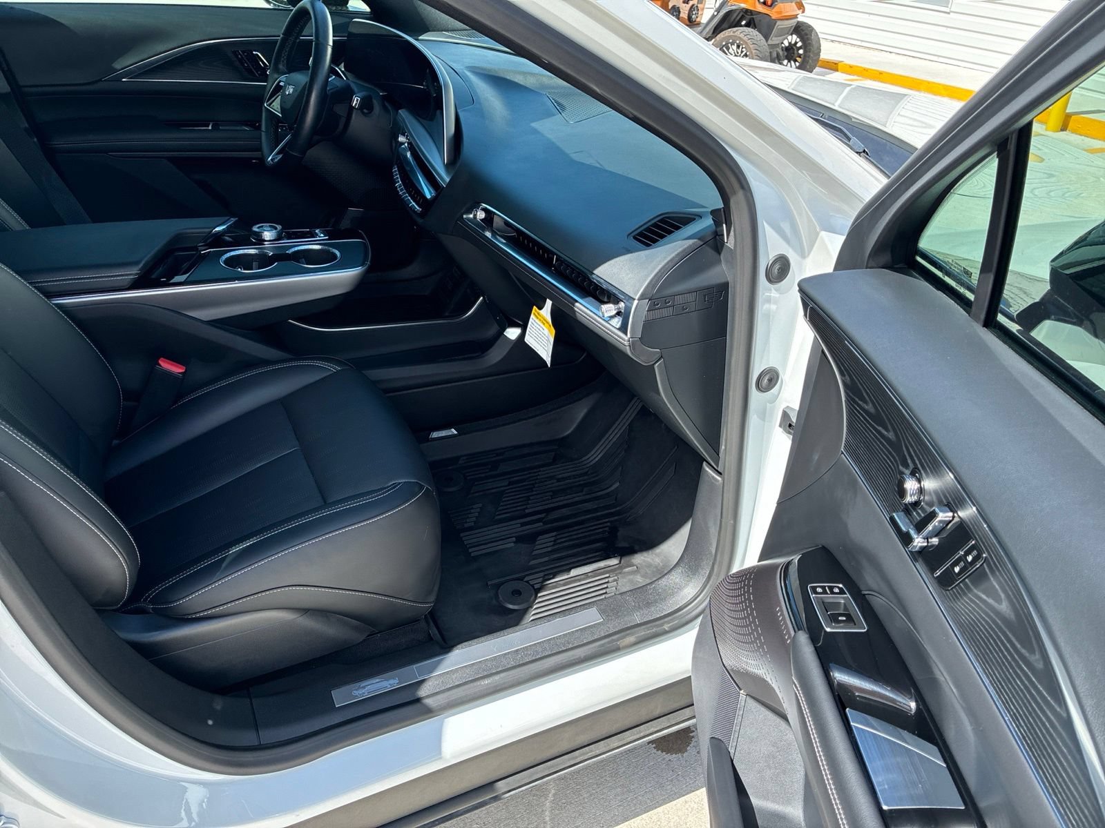 Used 2024 Cadillac Lyriq Luxury w/ LPO, Floor Liner Package AWD/4WD image 12