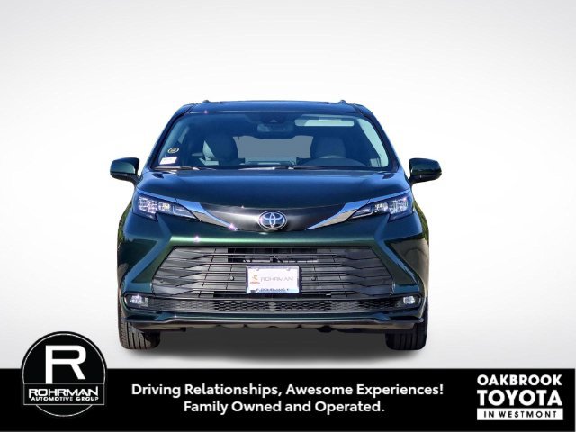 New 2026 Toyota Sienna XLE FWD image 2