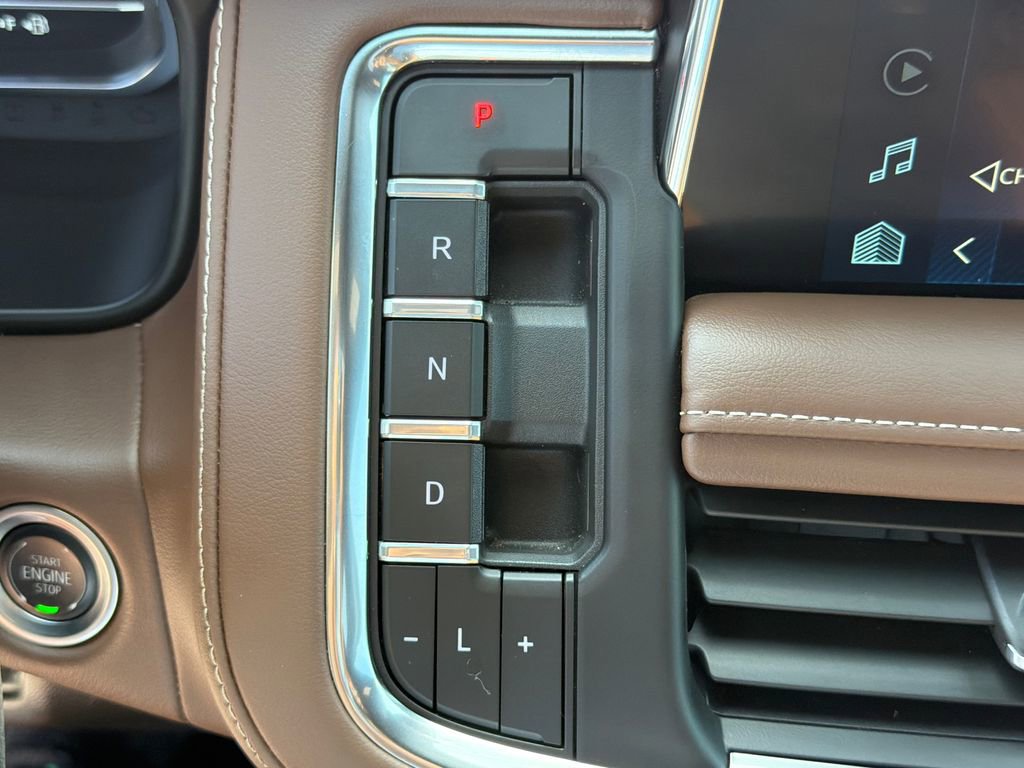 Used 2024 Chevrolet Tahoe High Country w/ Advanced Technology Package AWD/4WD image 33