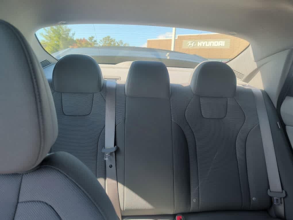 New 2026 Hyundai Elantra SE FWD image 23