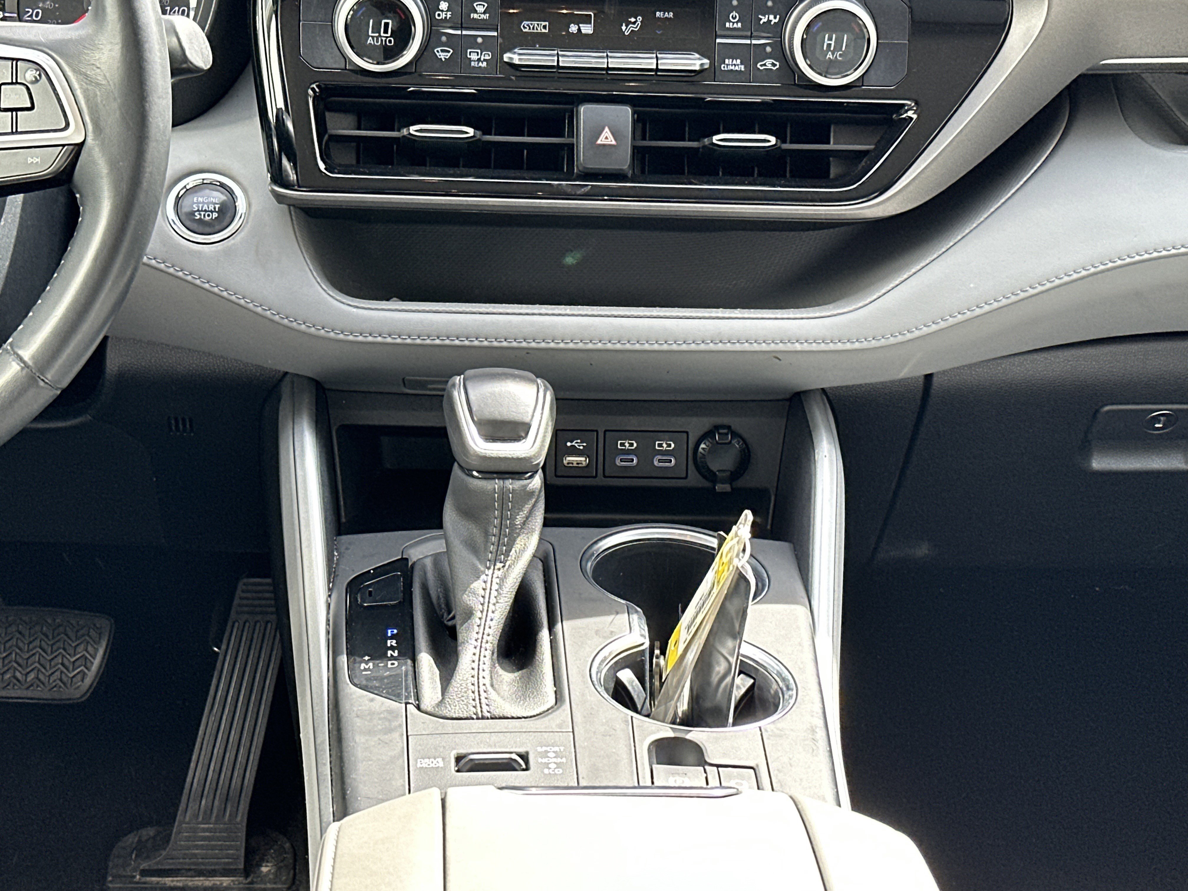 Used 2022 Toyota Highlander LE image 24