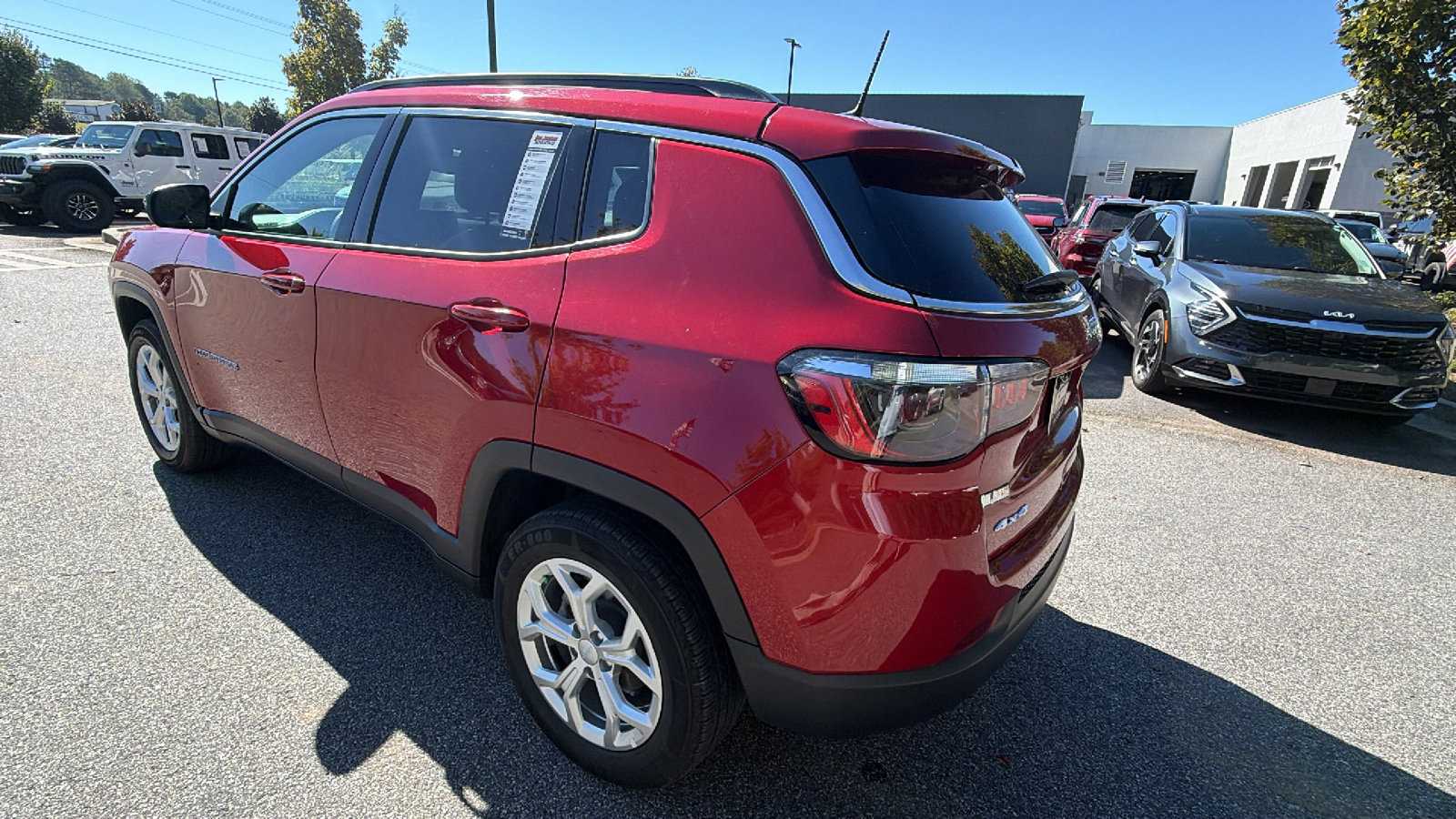 Used 2024 Jeep Compass Latitude AWD/4WD image 10