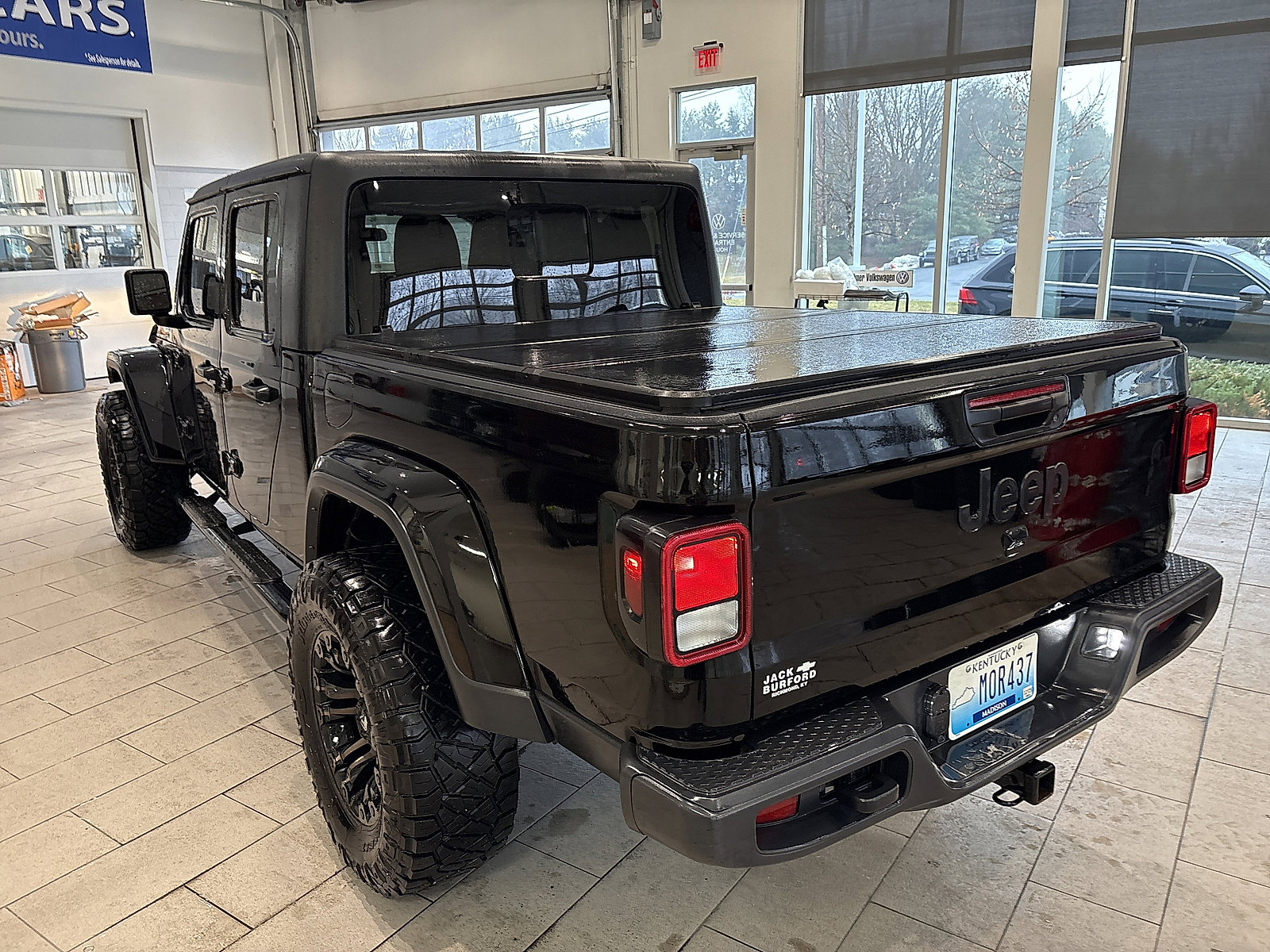 Used 2023 Jeep Gladiator Sport AWD/4WD image 6