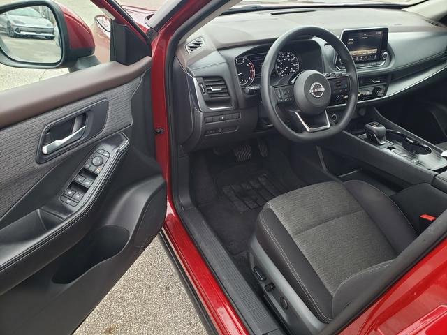 Used 2023 Nissan Rogue SV image 11