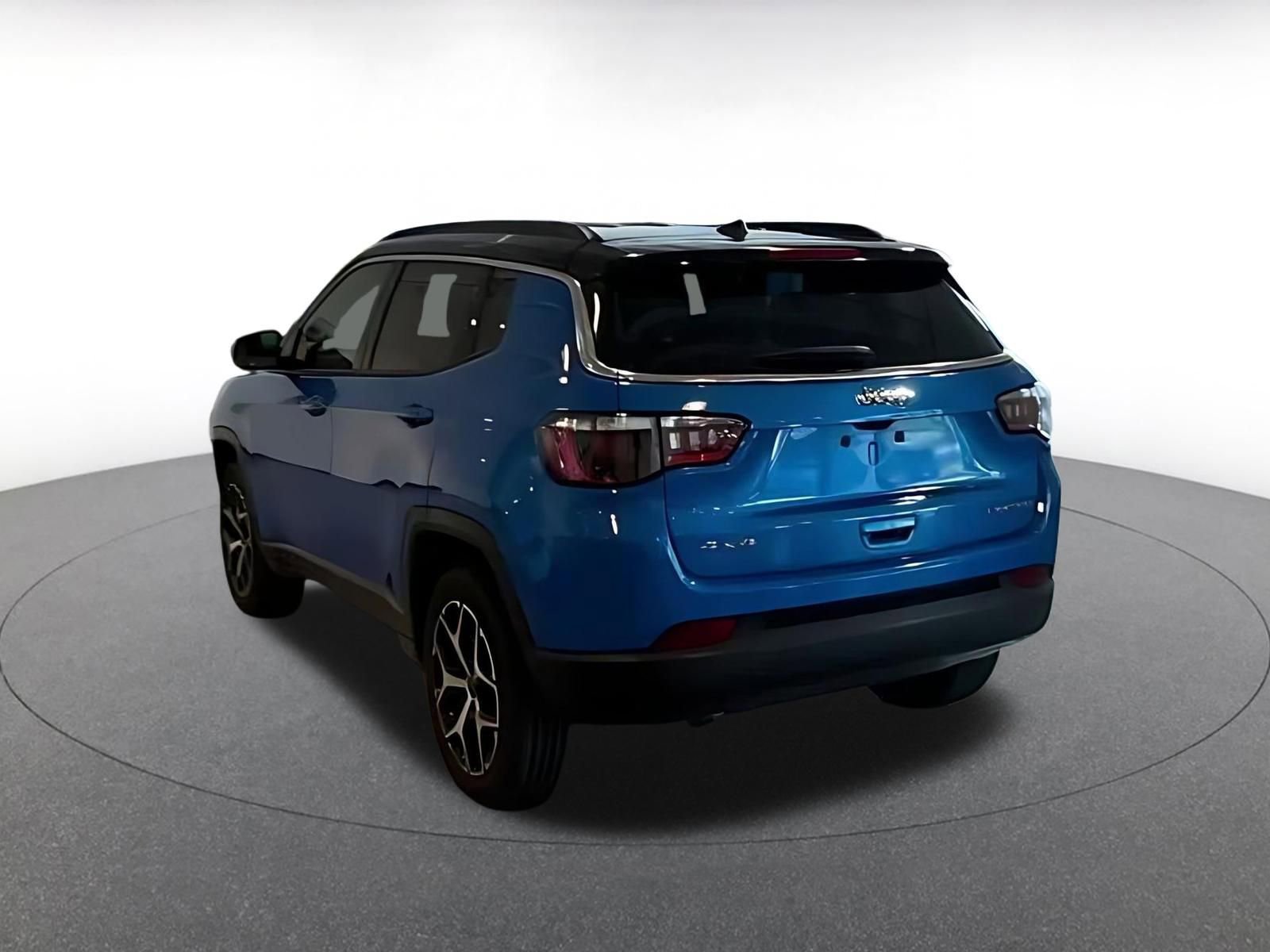 Used 2025 Jeep Compass Limited AWD/4WD image 11