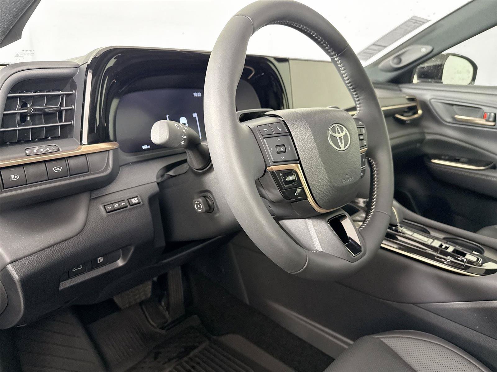 Certified 2026 Toyota Crown Platinum AWD/4WD image 4
