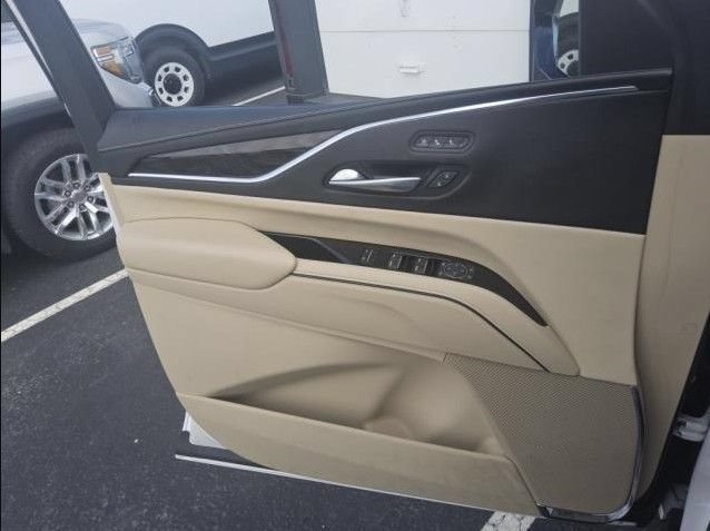 Used 2023 Cadillac Escalade Premium Luxury AWD/4WD image 8