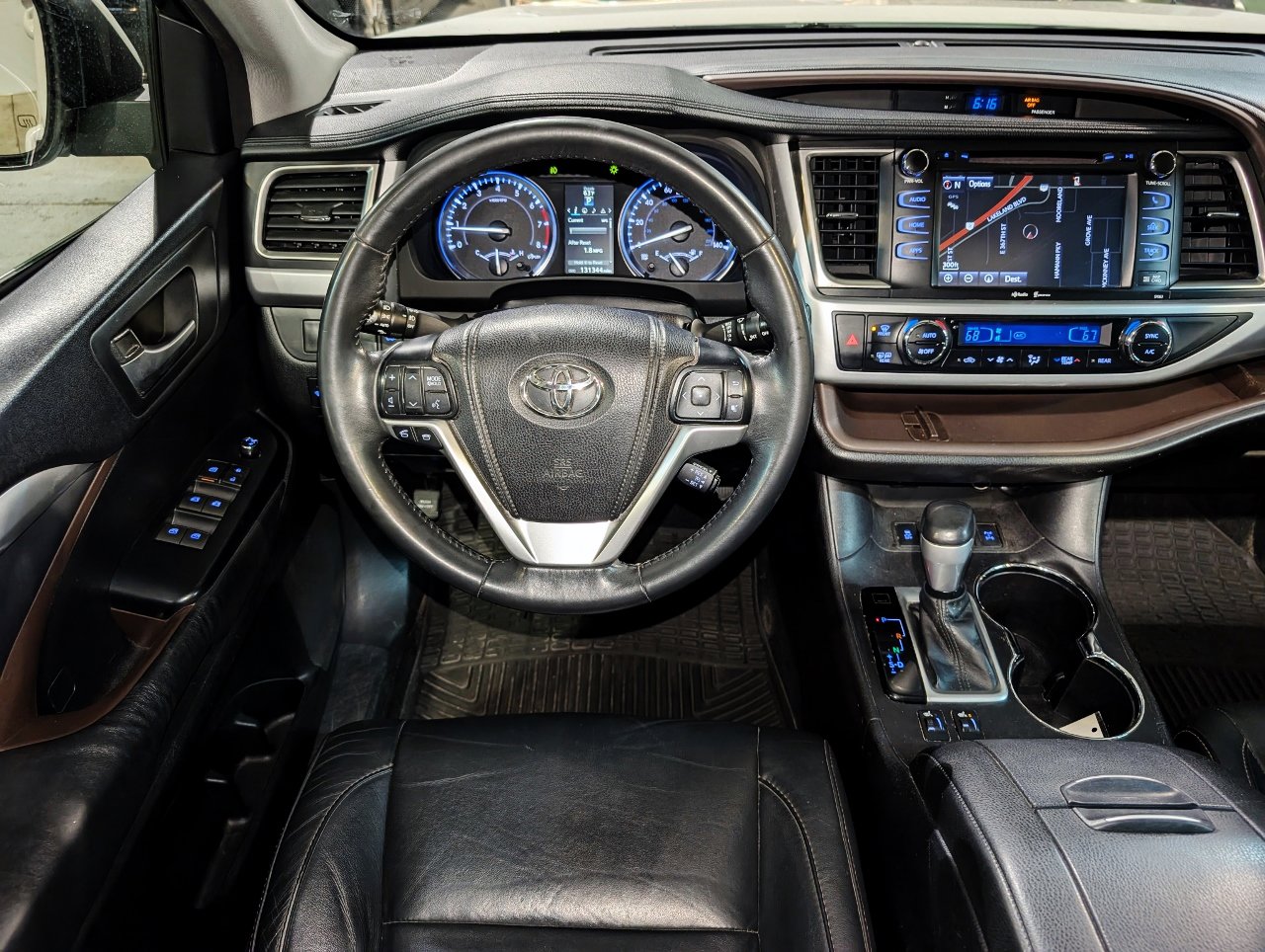 Used 2015 Toyota Highlander XLE image 3