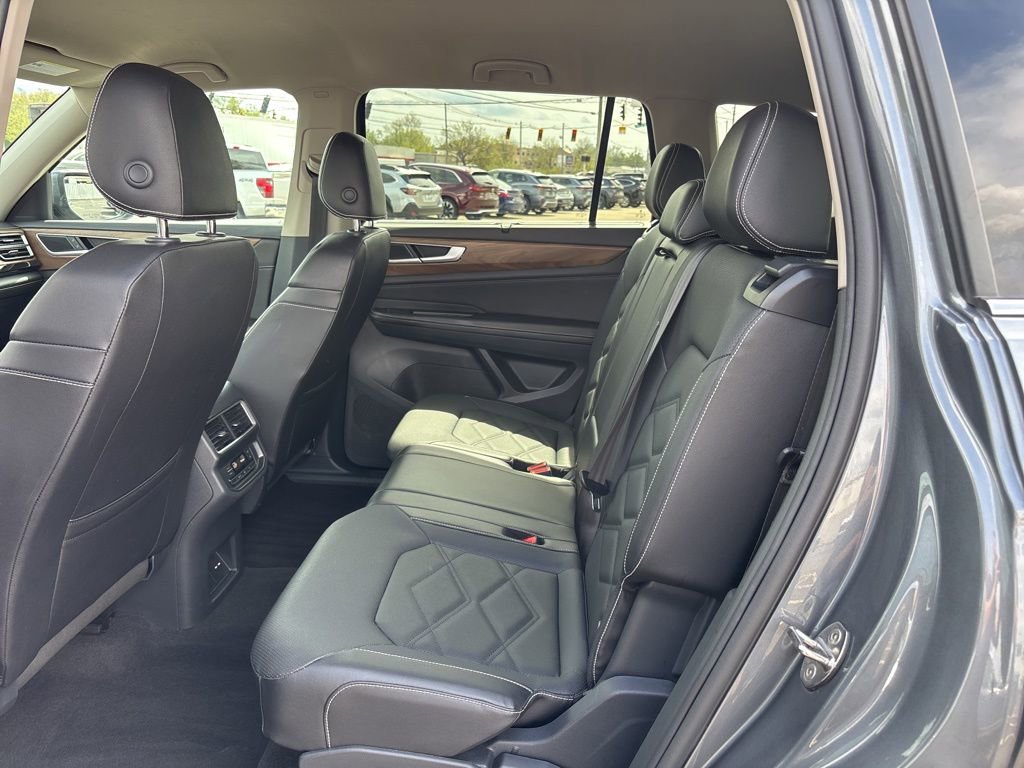 Used 2025 Volkswagen Atlas SE AWD/4WD image 25