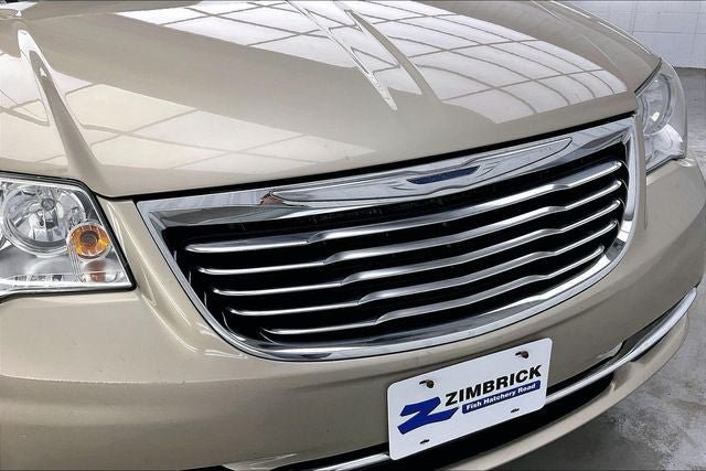Used 2014 Chrysler Town & Country Touring-L w/ Trailer Tow Group FWD image 30
