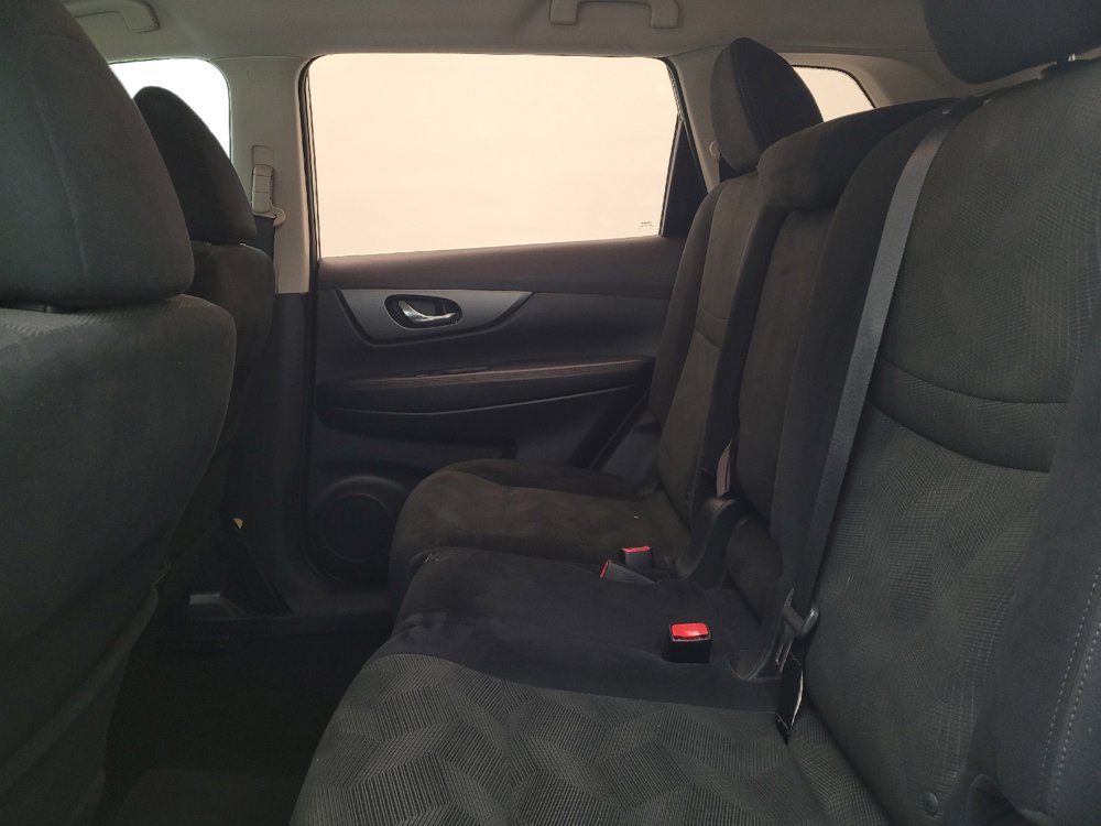 Used 2015 Nissan Rogue S image 18