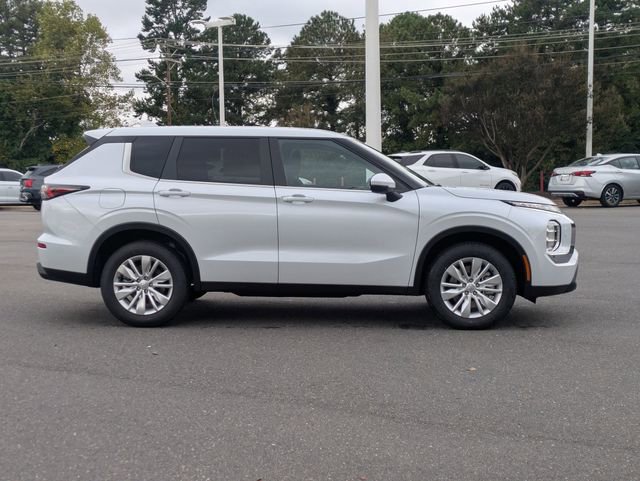 New 2025 Mitsubishi Outlander ES image 3