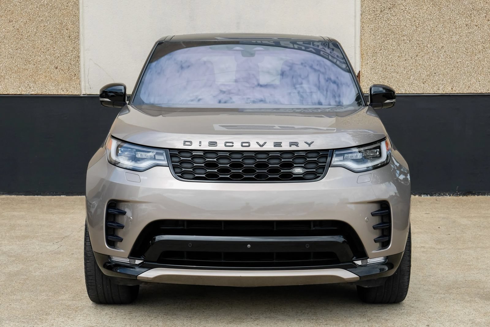 Used 2021 Land Rover Discovery HSE R-Dynamic AWD/4WD image 5