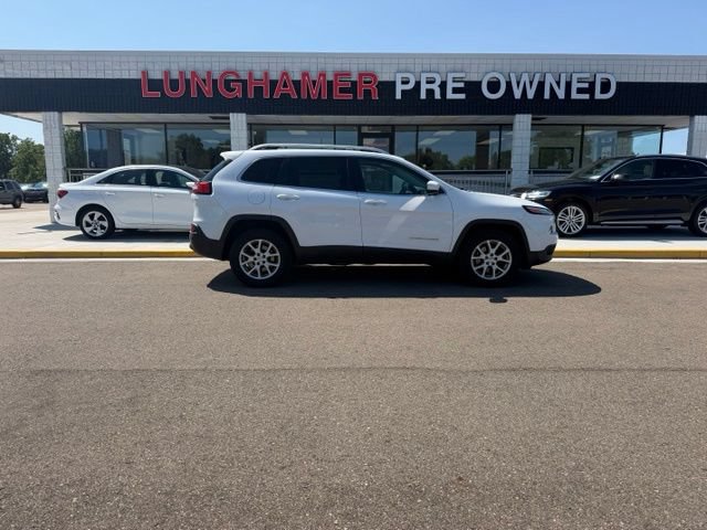 Used 2017 Jeep Cherokee Latitude w/ Cold Weather Group AWD/4WD image 5