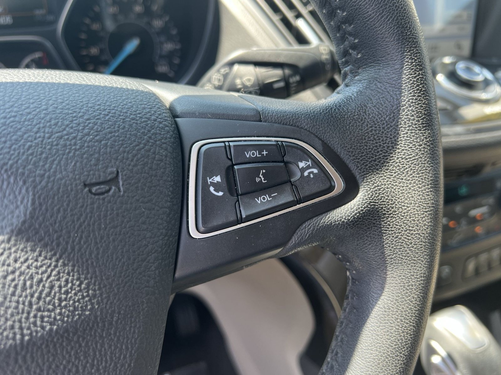 Used 2018 Ford Escape Titanium w/ Ford Safe & Smart Package AWD/4WD image 29