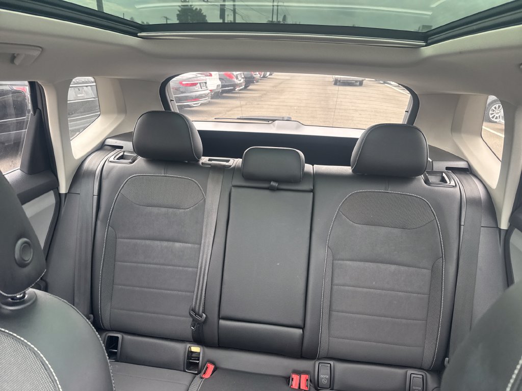 Used 2022 Volkswagen Taos SE w/ Panoramic Sunroof Package AWD/4WD image 26
