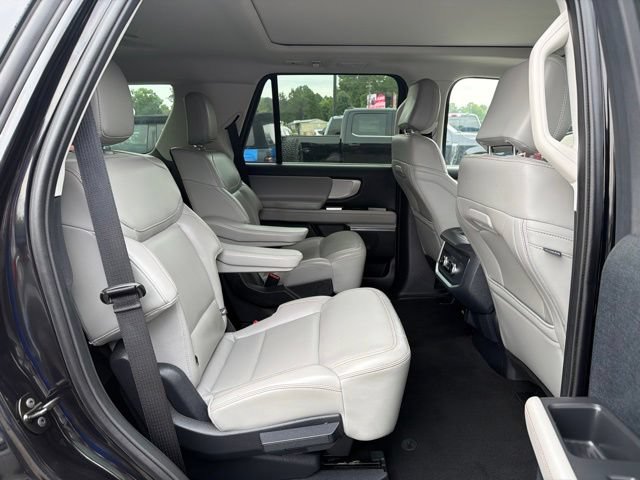 Used 2025 Ford Expedition Active AWD/4WD image 37