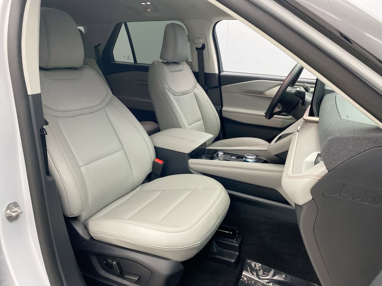 New 2026 Ford Explorer Active w/ Active Comfort Package AWD/4WD image 23
