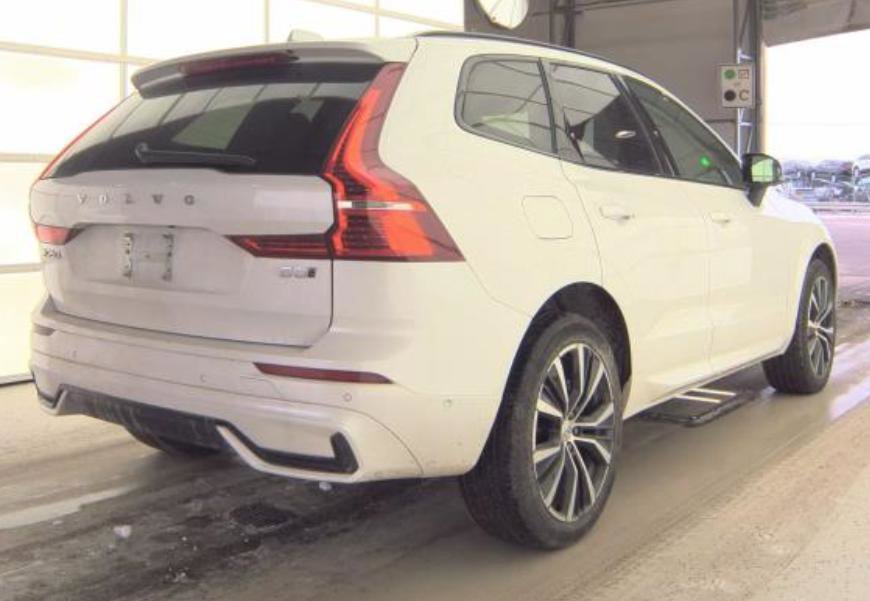 Certified 2025 Volvo XC60 B5 Plus image 3