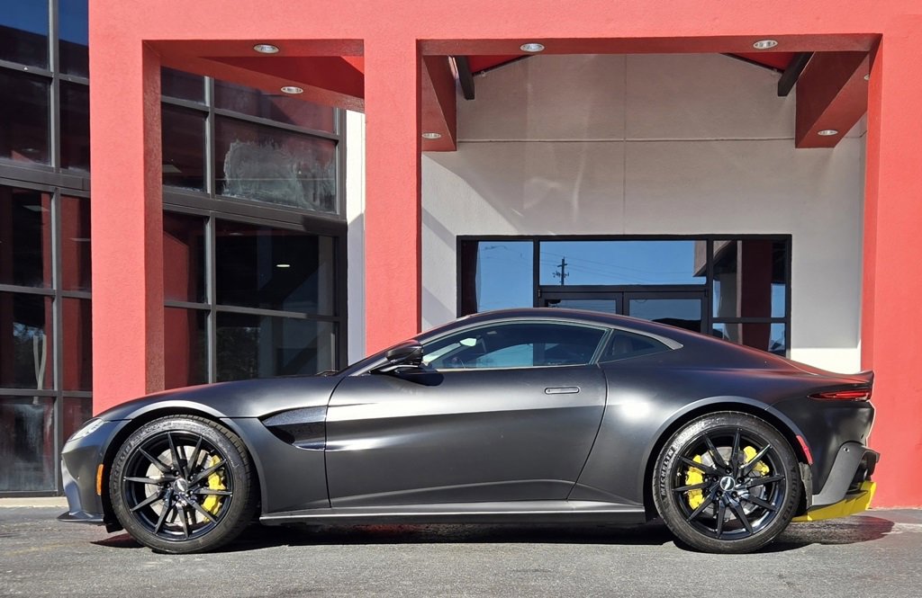 Used 2020 Aston Martin V8 Vantage Coupe image 4