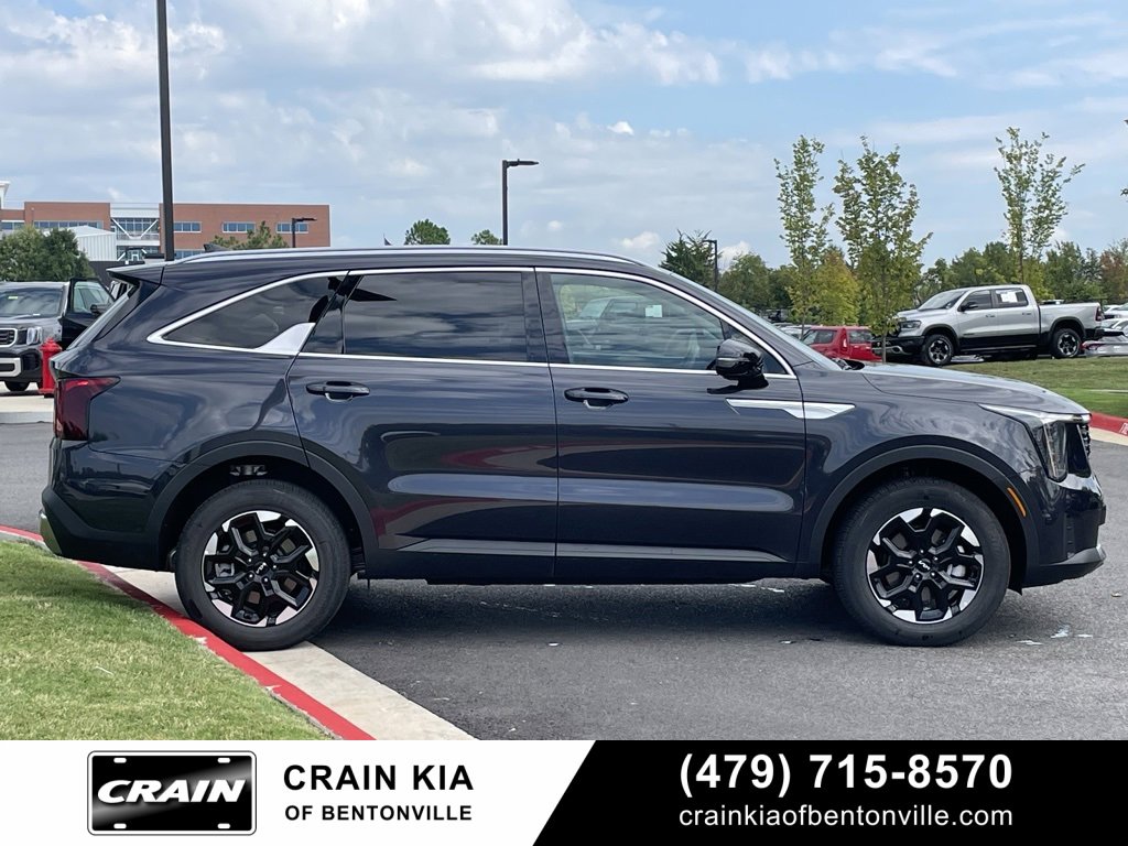 New 2025 Kia Sorento S image 9