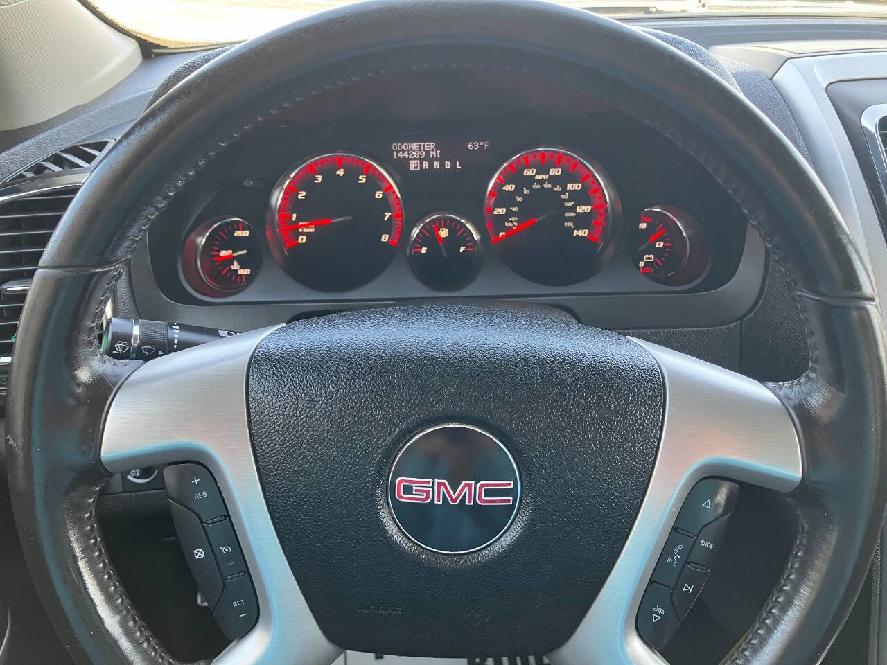 Used 2010 GMC Acadia SLE image 19