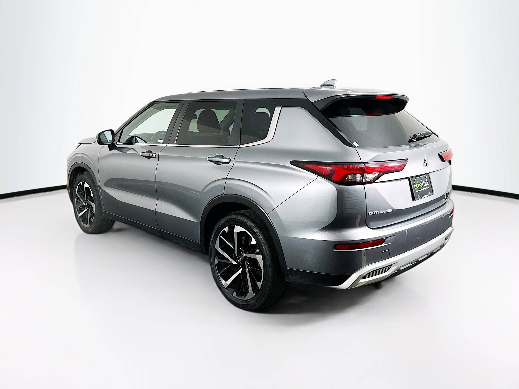 Used 2024 Mitsubishi Outlander SE image 5