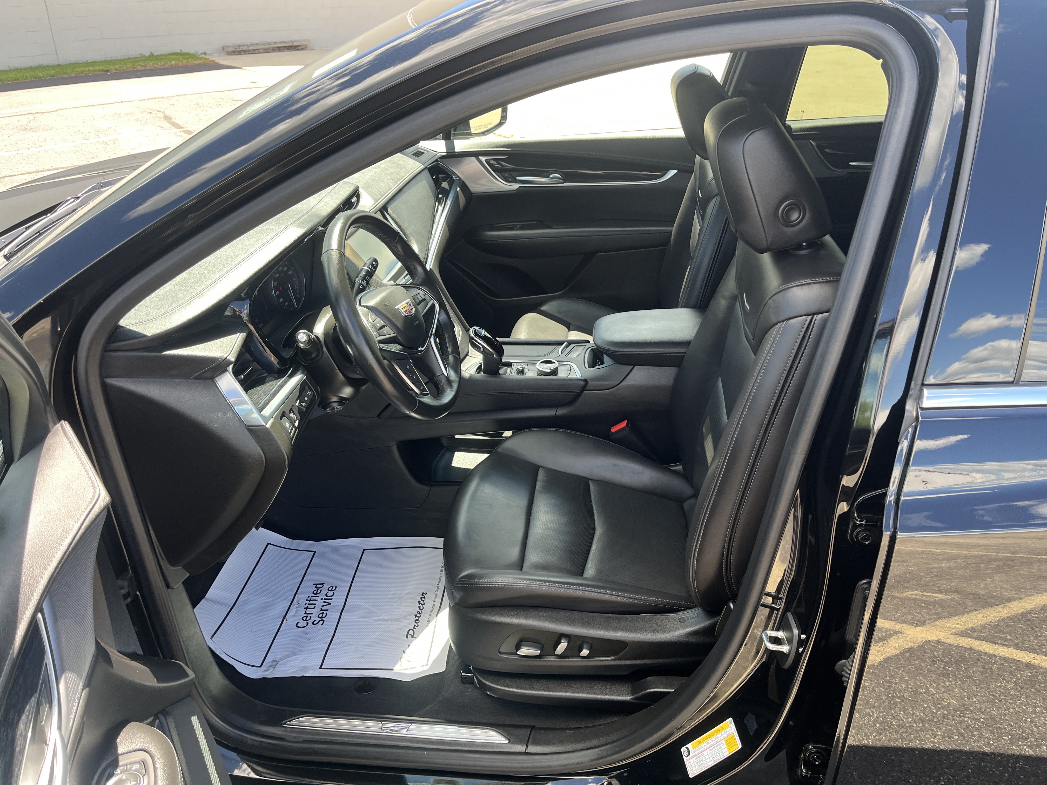 Used 2023 Cadillac XT5 Premium Luxury w/ Technology Package AWD/4WD image 11