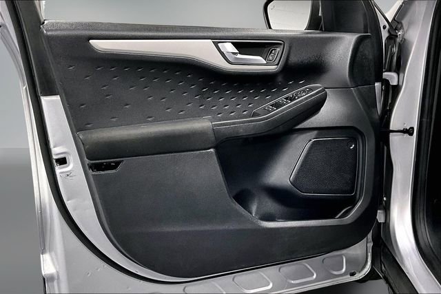 Used 2020 Ford Escape SE image 17