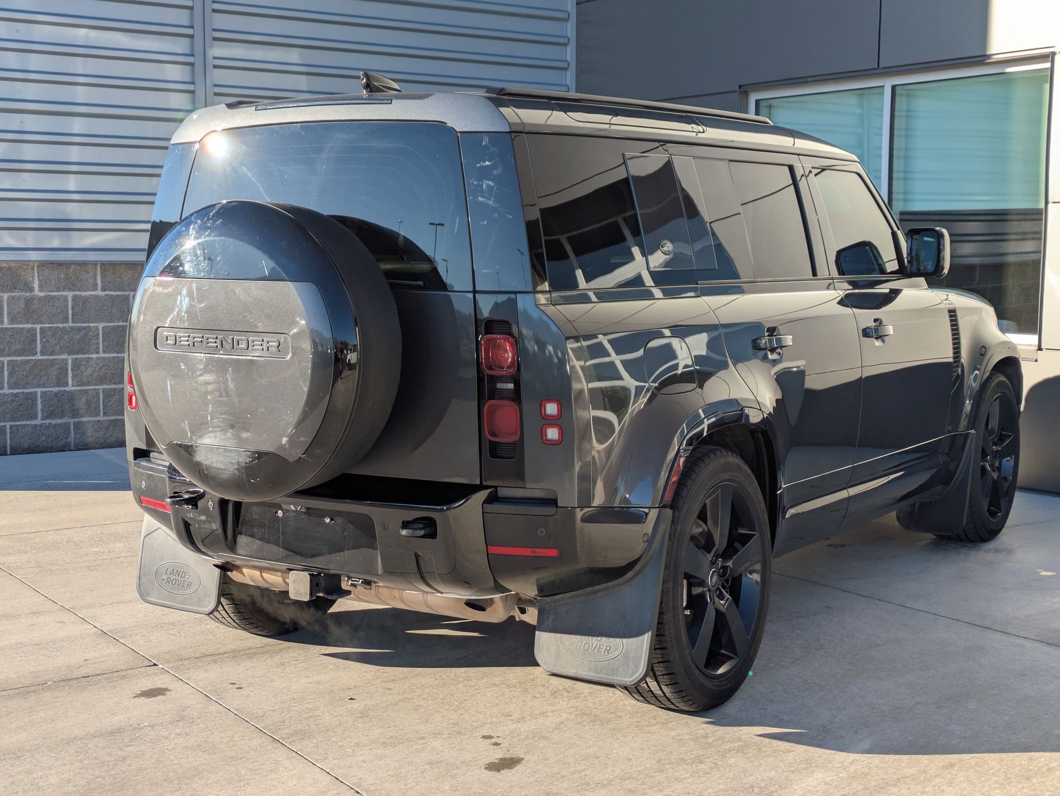 Used 2024 Land Rover Defender 110 X-Dynamic SE image 7