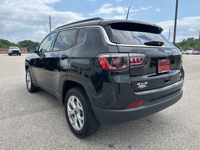 Used 2025 Jeep Compass Latitude AWD/4WD image 5