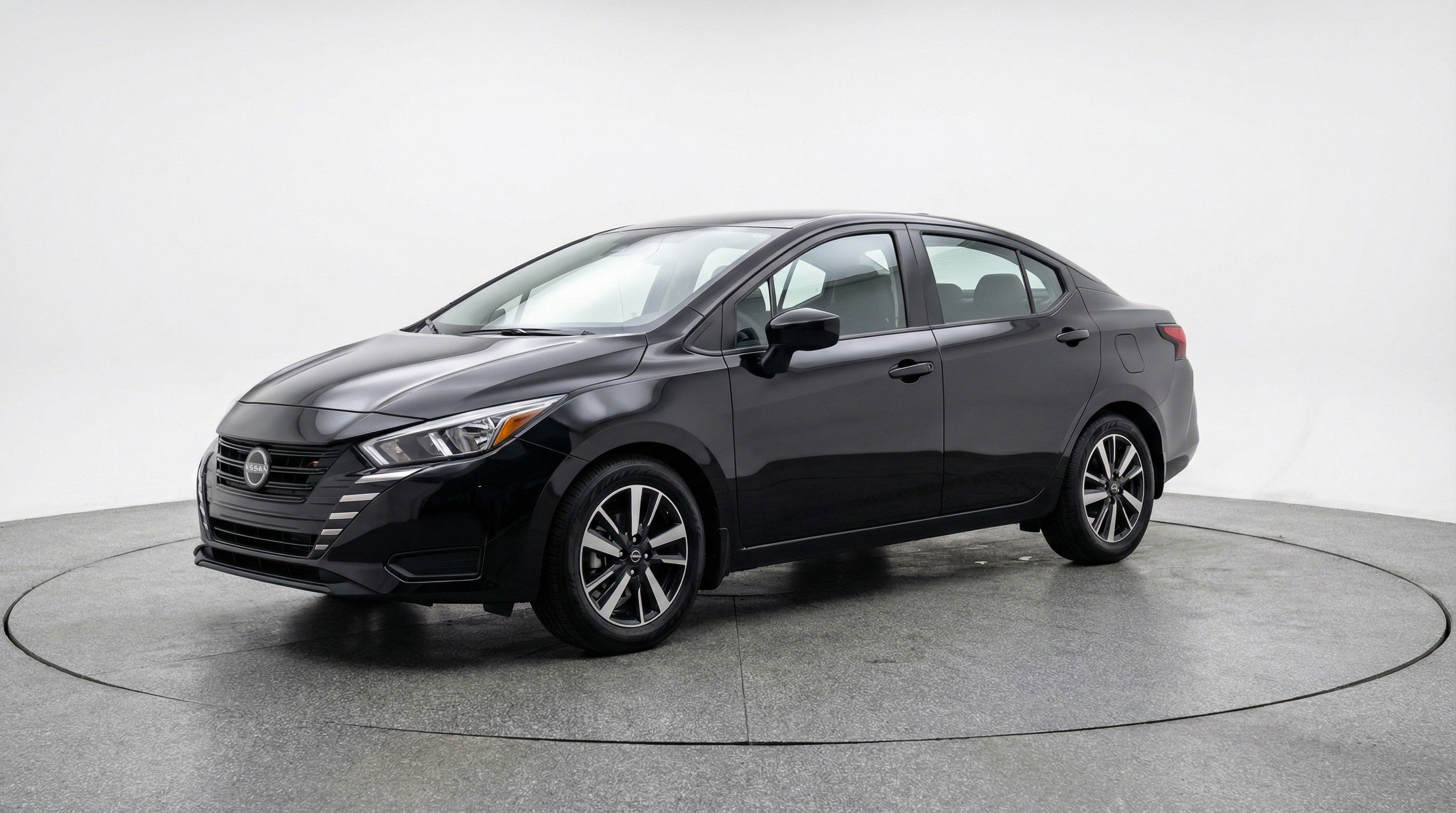 Used 2025 Nissan Versa SV image 3