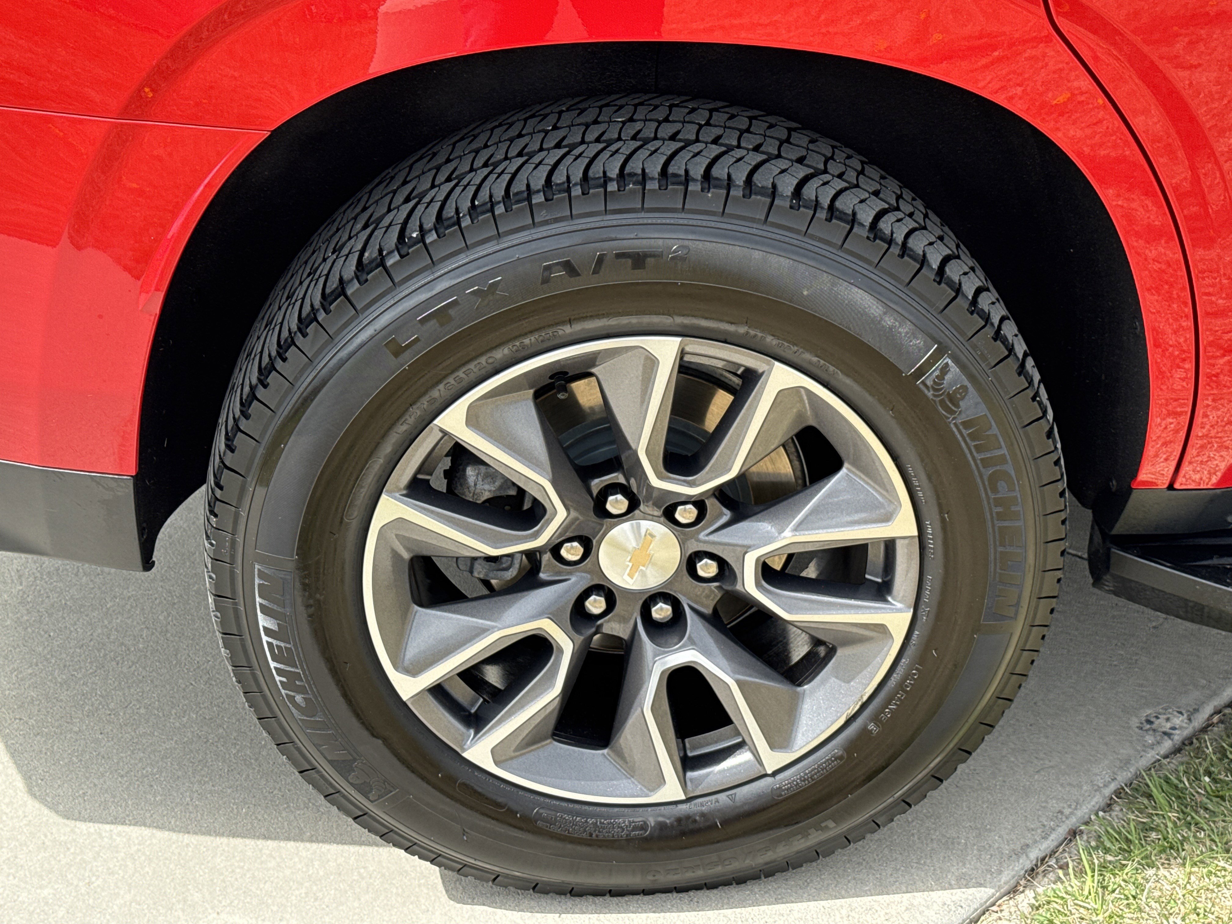 Used 2023 Chevrolet Tahoe LT w/ Luxury Package AWD/4WD image 12