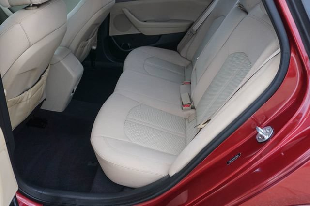 Used 2015 Hyundai Sonata SE w/ Winter Package FWD image 11